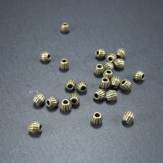 10 kleine Bicone Spacer Perlen 4,5 mm, geriffelt, antik bronzefarben, 10466