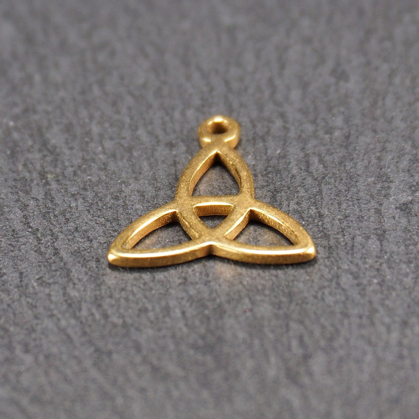 Anhänger keltische Triquetra, chirurgischer Edelstahl 316 vergoldet, 11015