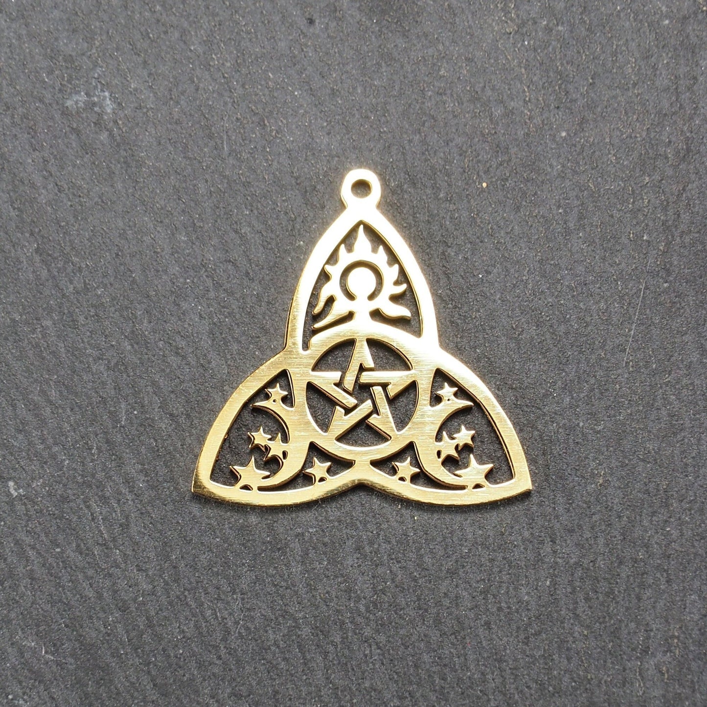 Anhänger Triquetra Pentagram Sonne Mondphasen, Edelstahl vergoldet, 11064