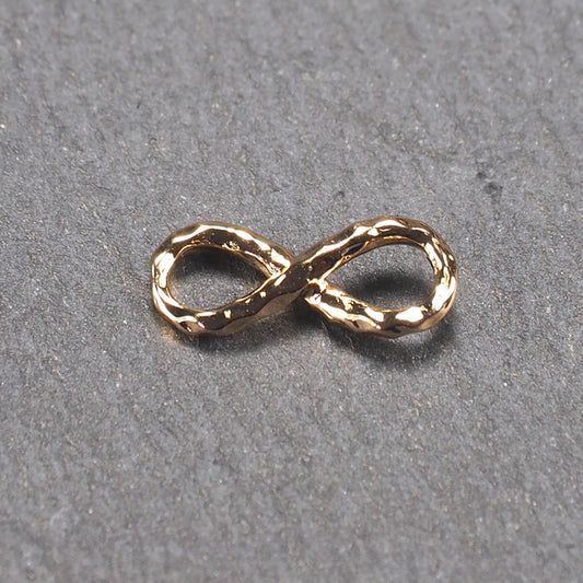 Anhänger Infinity Symbol, 18 Karat vergoldet, Hammerschlag-Oberfläche, 11124