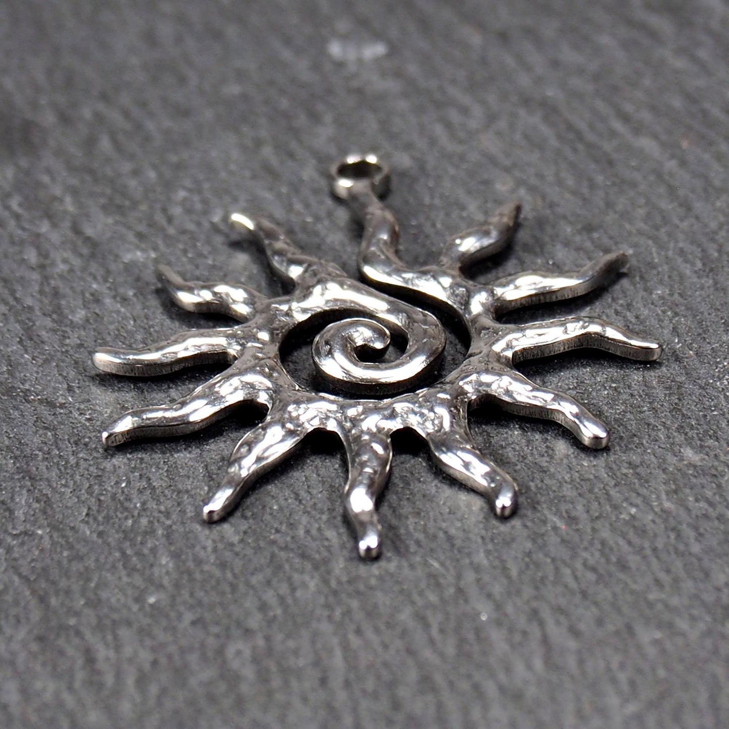 Anhänger Sonne, versilbert, Edelstahl 304, Tribal Design, 11249