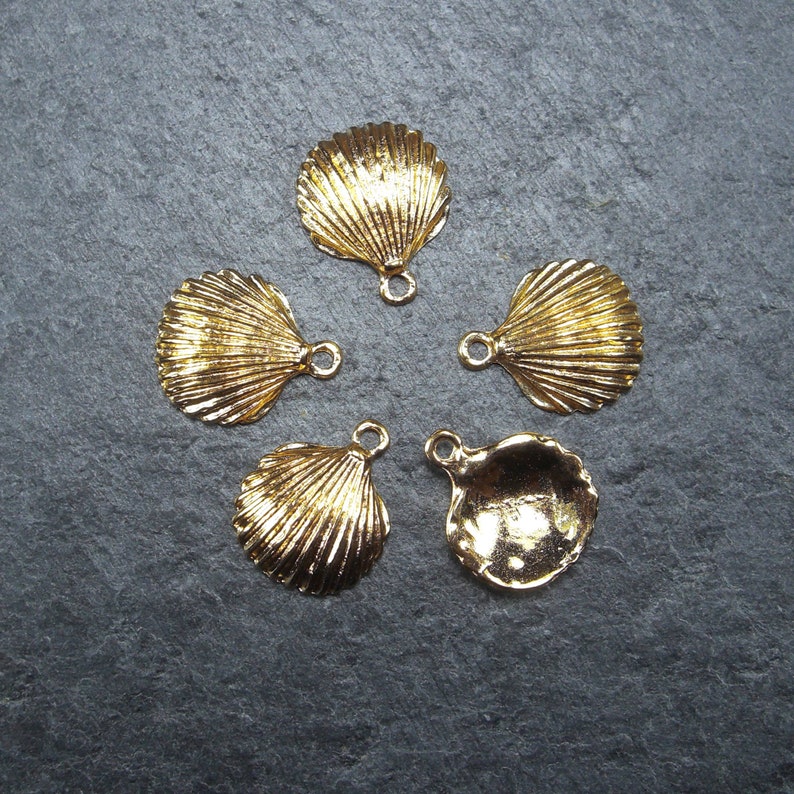 5 Anhänger Muschel, goldfarben, 10085