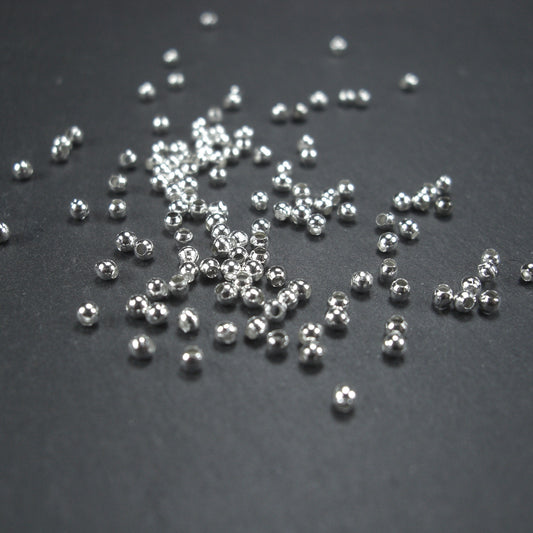 50 kleine Perlen 2mm, silberfarben, 10230