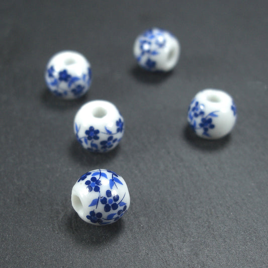 5 Keramikperlen, 8 mm, weiß blau, 10241