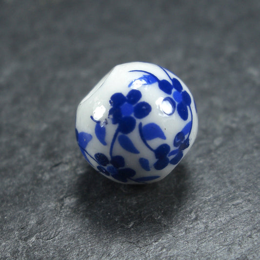 5 Keramikperlen, 12 mm, weiß blau, 10205