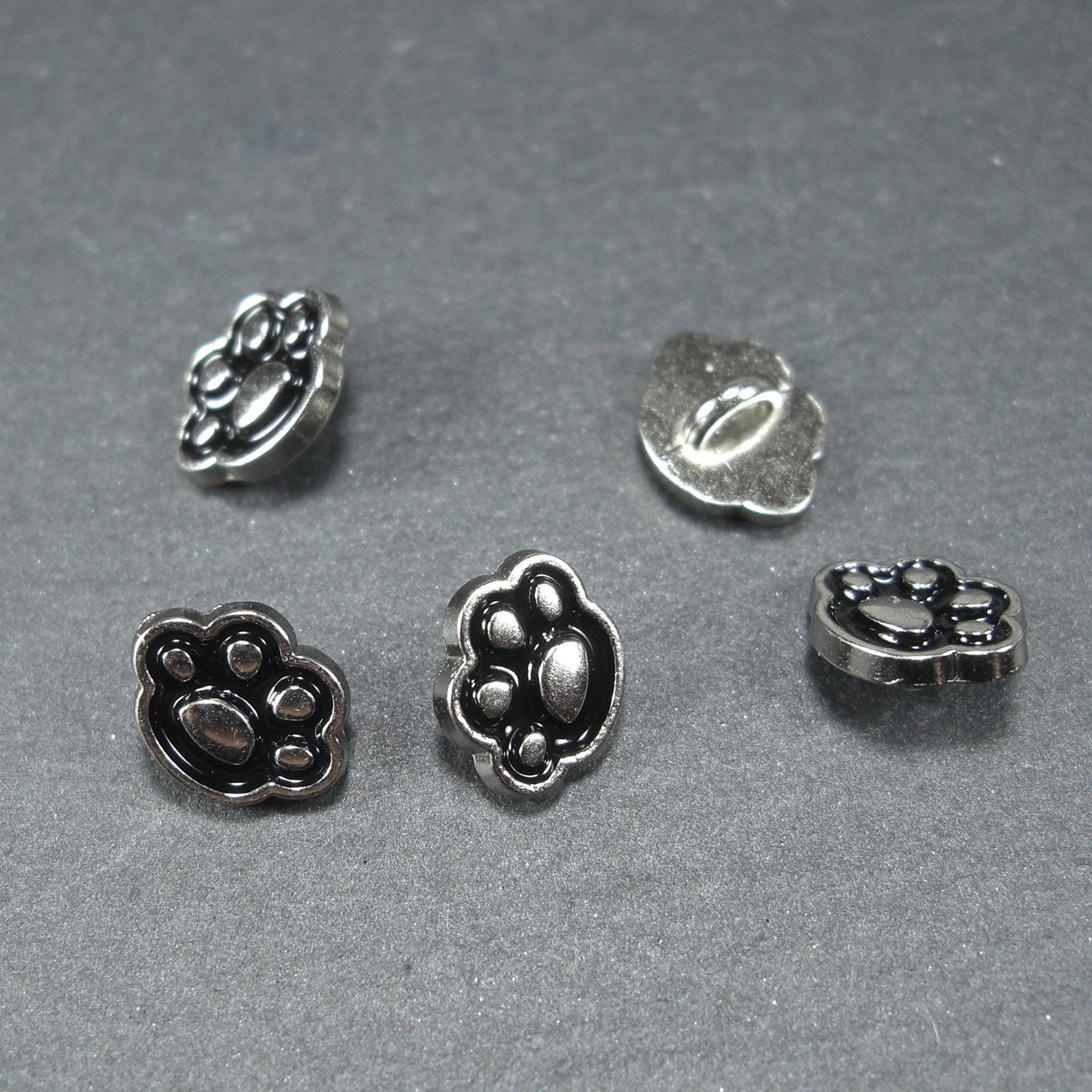 5 mini Knöpfe Metall, 8 x 6 mm, Puppenknöpfe, Katzenpfötchen, 10147