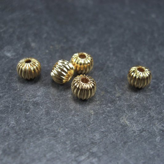 5 kleine Perlen 6mm, geriffelt, Gold, Kürbis, 10390