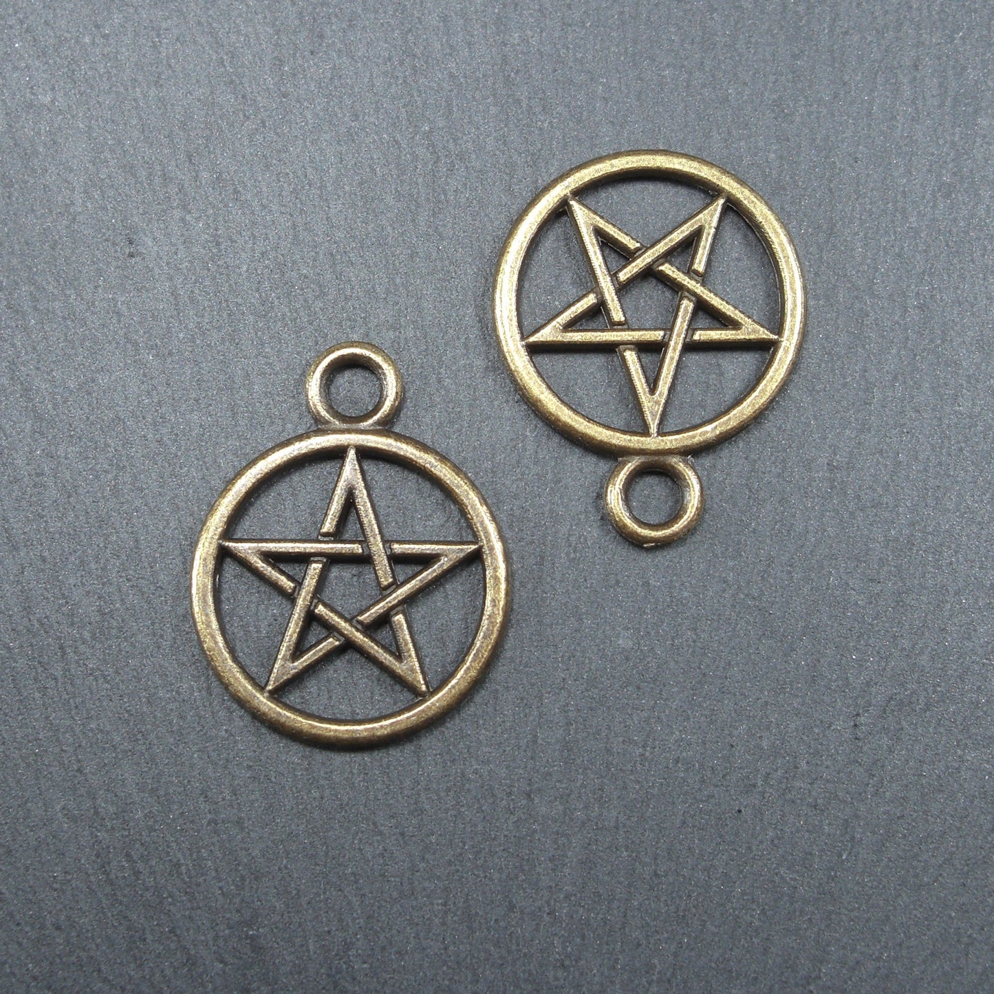 5 Anhänger Pentagramm, bronzefarben, 10504