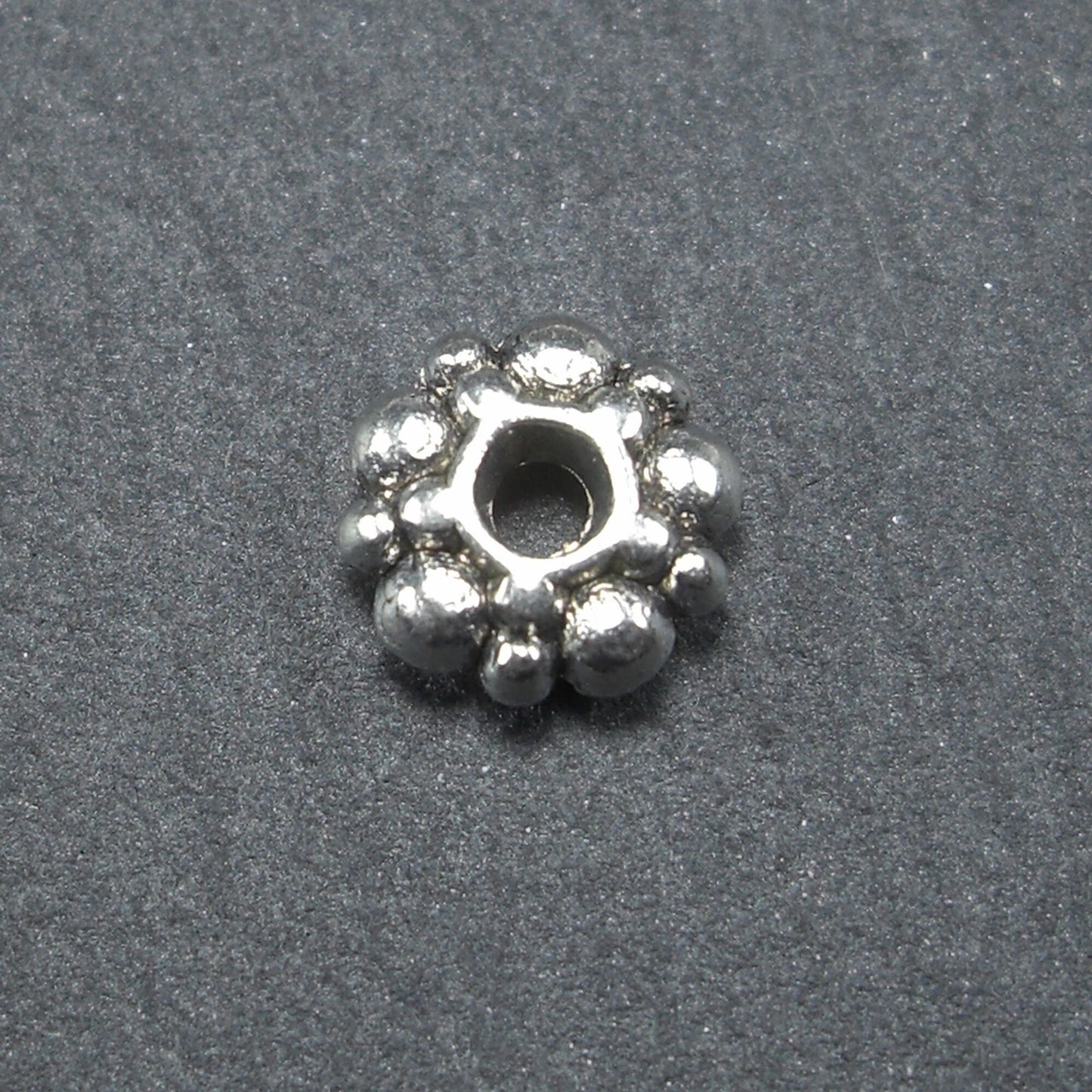 20 Spacer Perlen 6 mm, Blüten, antik silberfarben, 10501