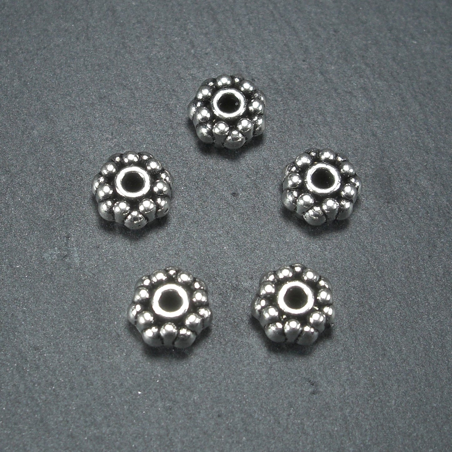 10 Spacer Perlen 8 mm, Blüten, silberfarben, 10461