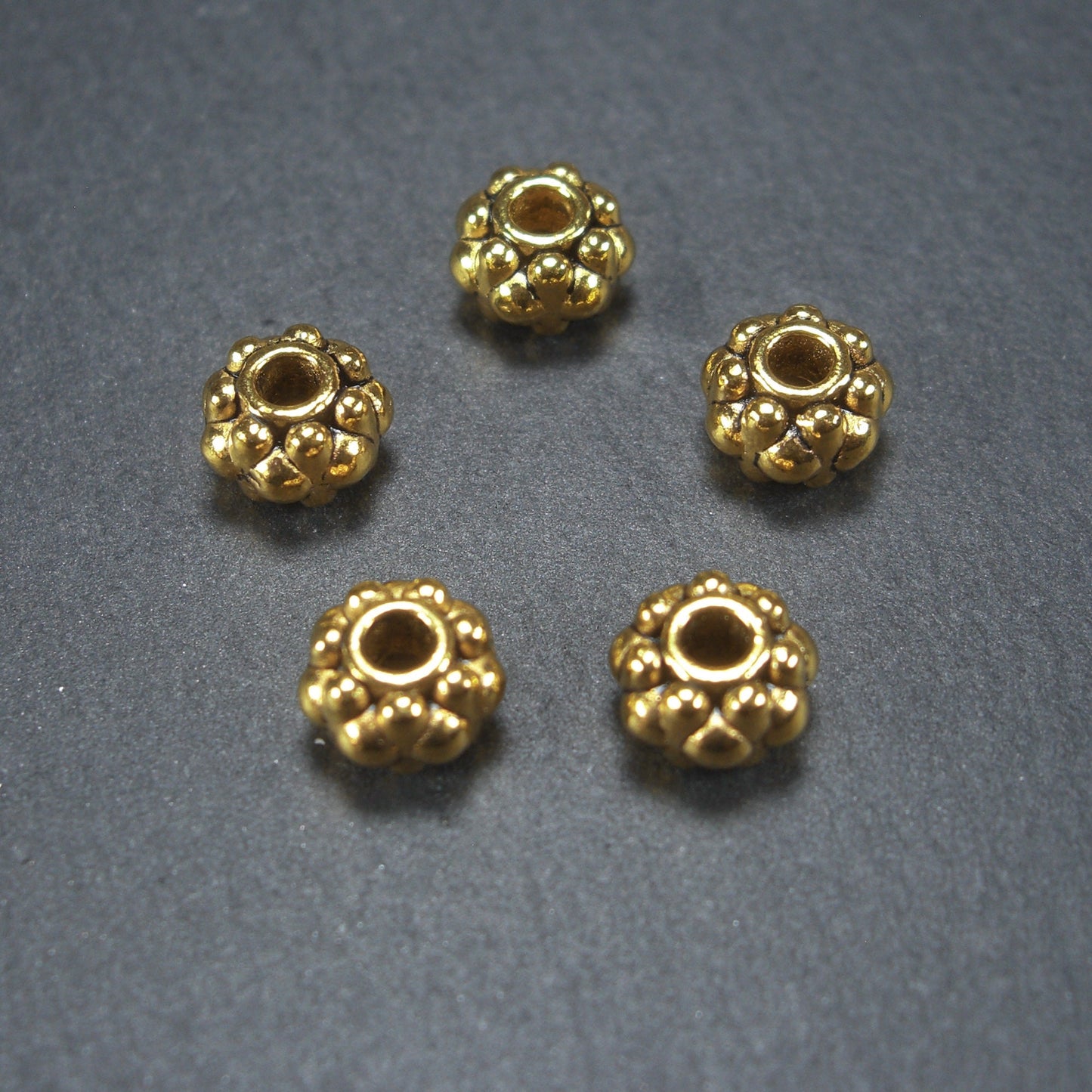 10 Spacer Perlen 7 mm, Blüten, goldfarben, 10465