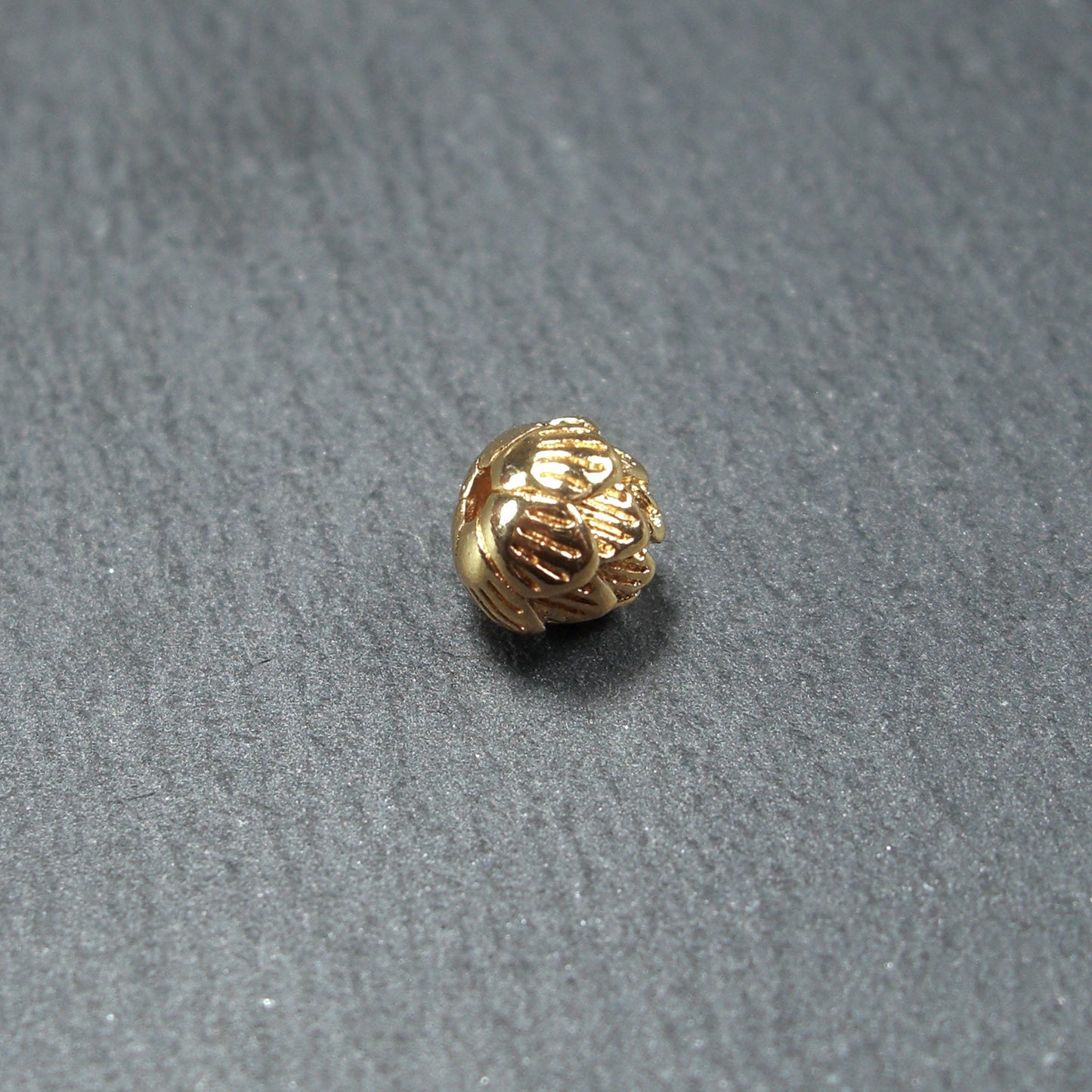 2 zauberhafte Lotos Perlen, 6 x 5 mm, 24 K Gold, 10453