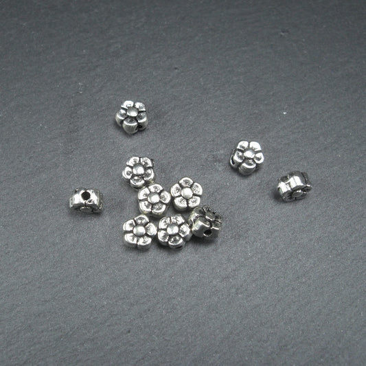 10 kleine Blumen Perlen, antik silberfarben, 10471