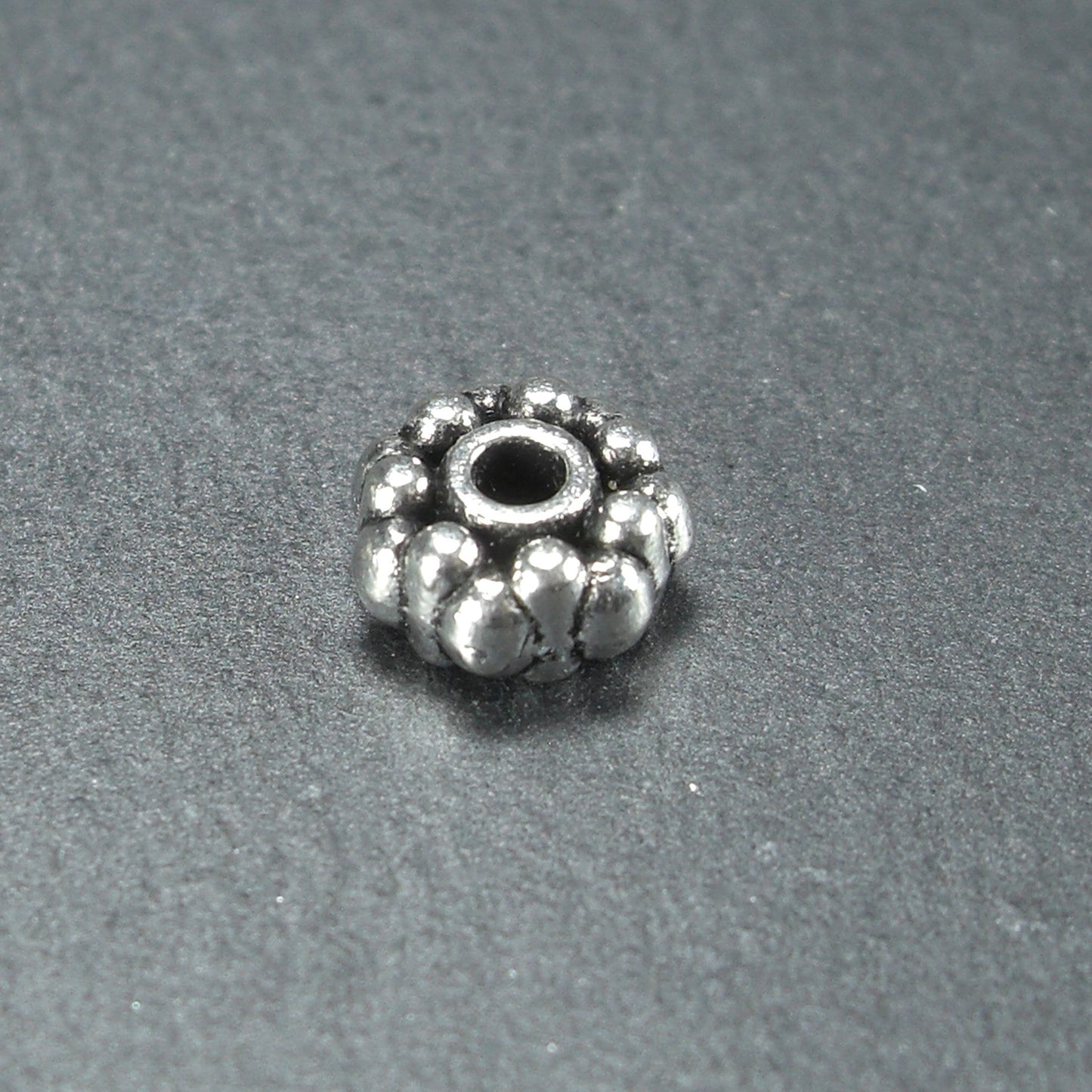 10 Spacer Perlen 8 mm, Blüten, silberfarben, 10461