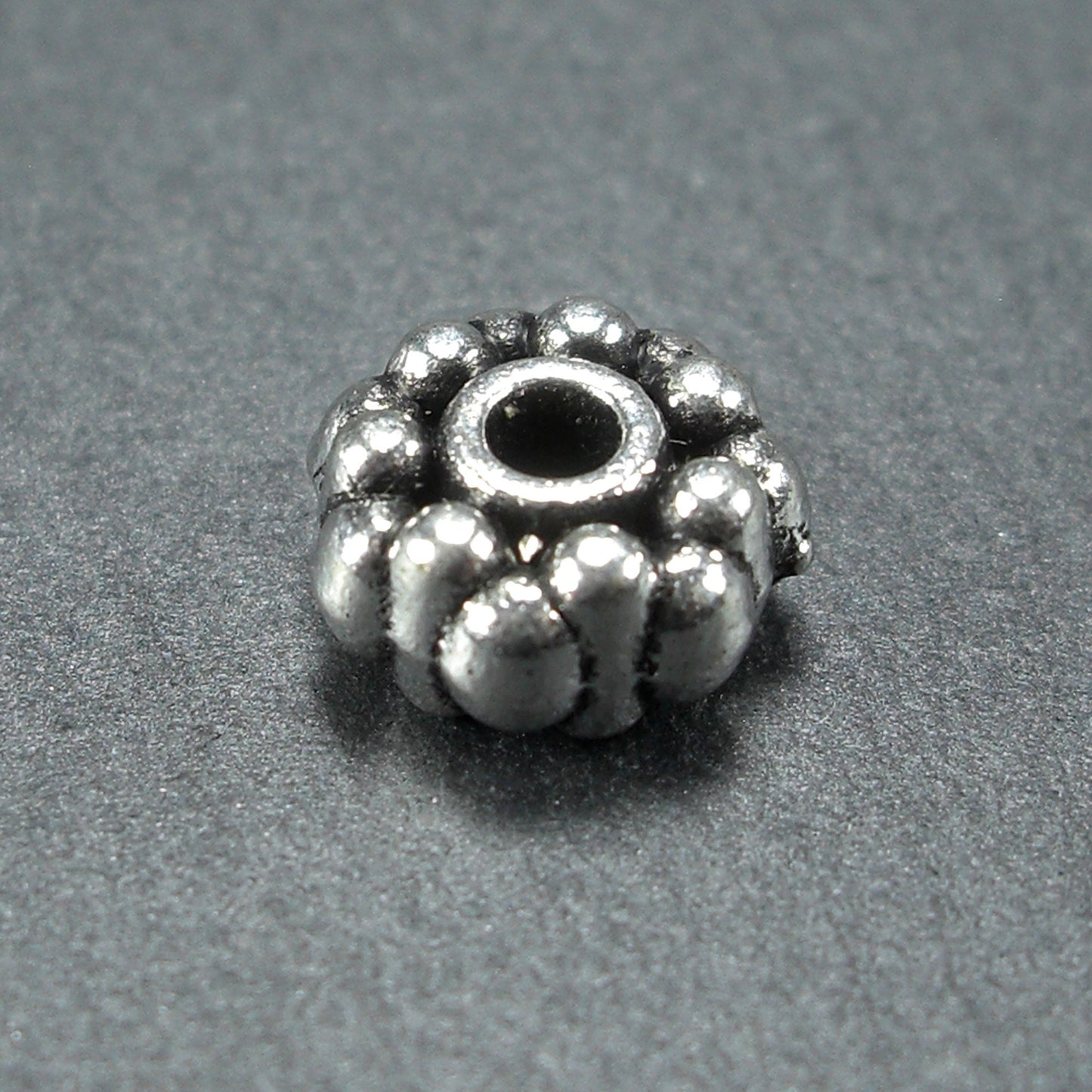 10 Spacer Perlen 8 mm, Blüten, silberfarben, 10461