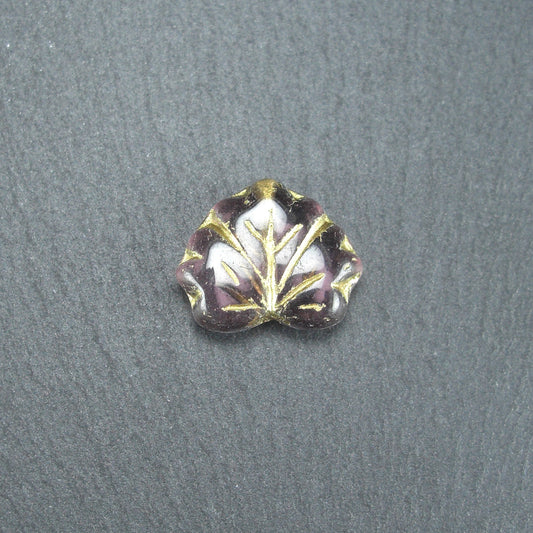 Böhmische Glasperle, Blatt, violett gold, 10482