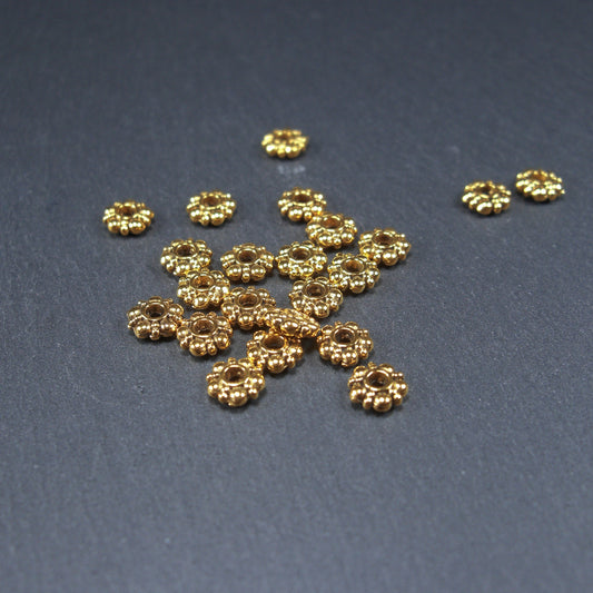 20 Spacer Perlen 6 mm, Blüten, antik goldfarben, 10609