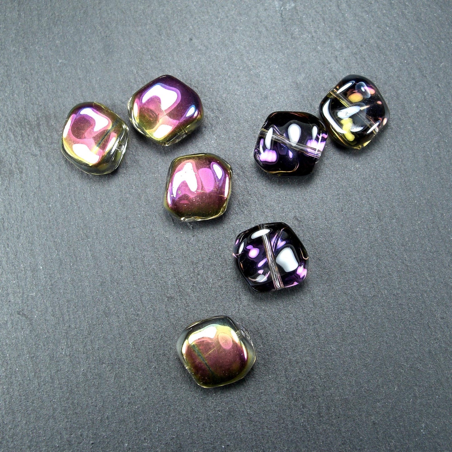 5 Glasperlen 10 mm, unregelmäßig, glänzend, aubergine gold bronze, 10563