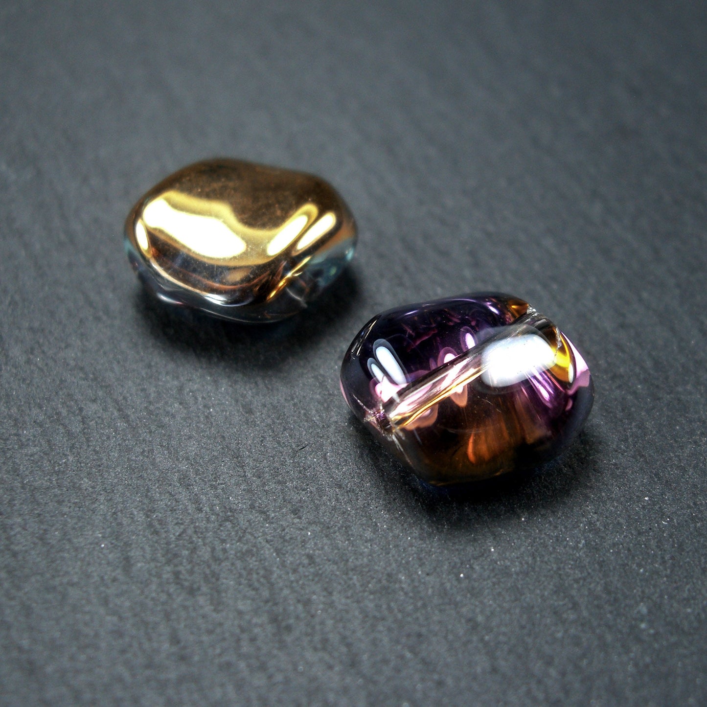 5 Glasperlen 10 mm, unregelmäßig, glänzend, rosa gold bronze, 10566