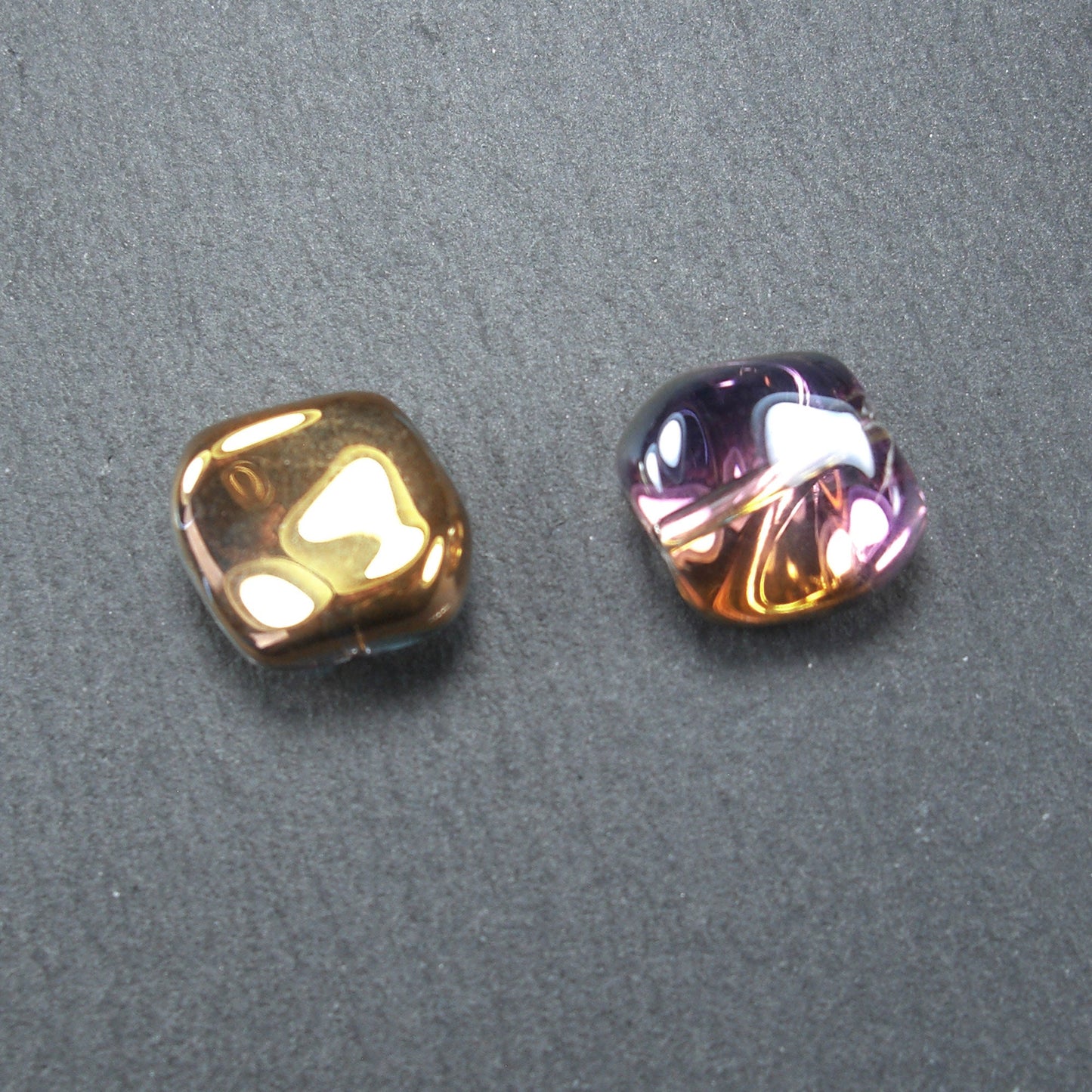 5 Glasperlen 10 mm, unregelmäßig, glänzend, rosa gold bronze, 10566