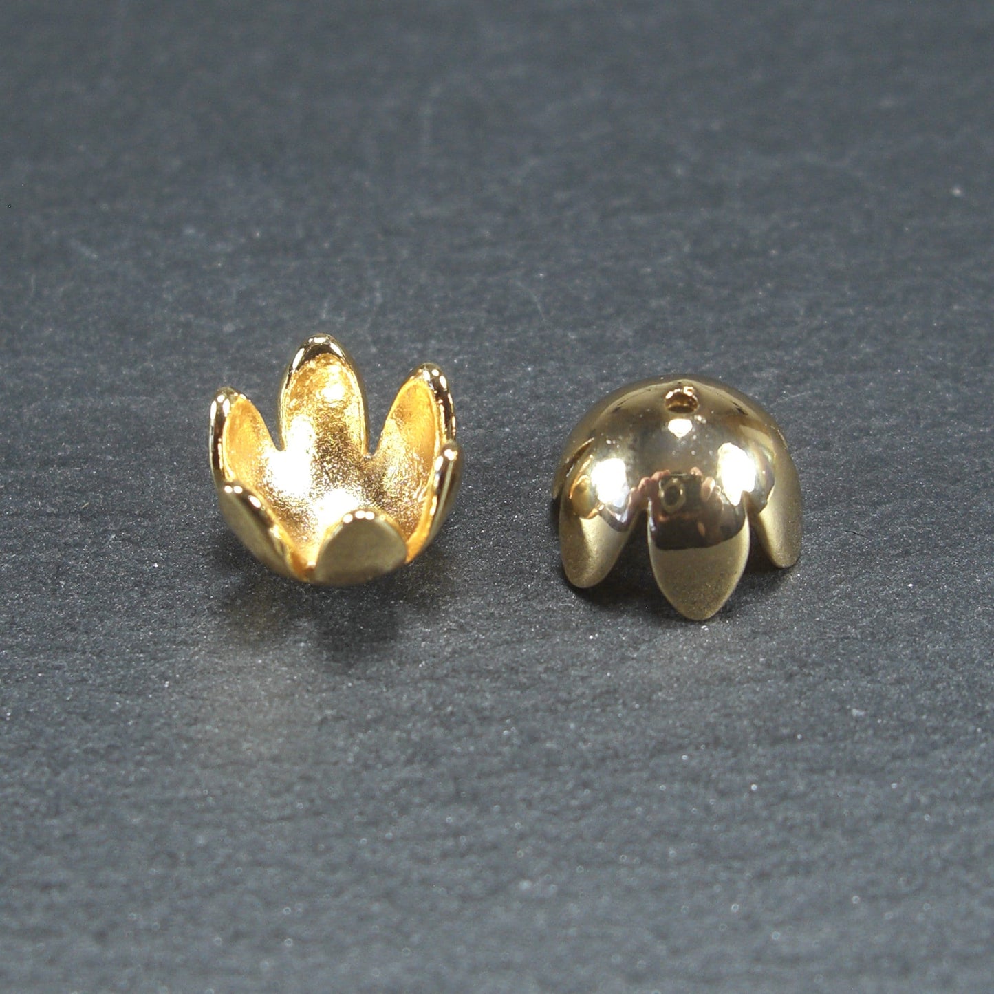 2 Perlenkappen 8 x 6 mm, Messing, 24 Karat vergoldet, 10557