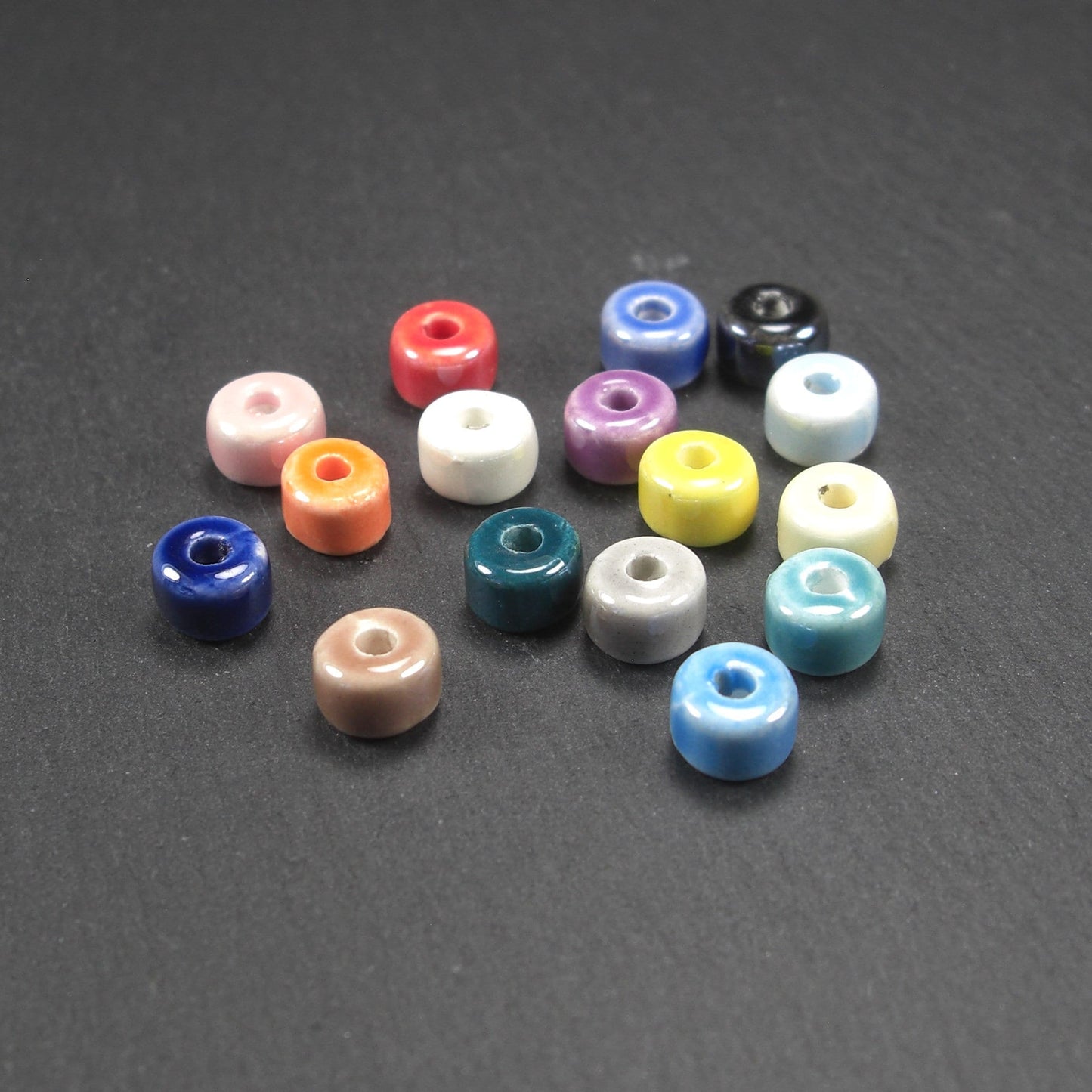 16 Keramikperlen, 6 x 4 mm, bunt, Farbmix, 10733