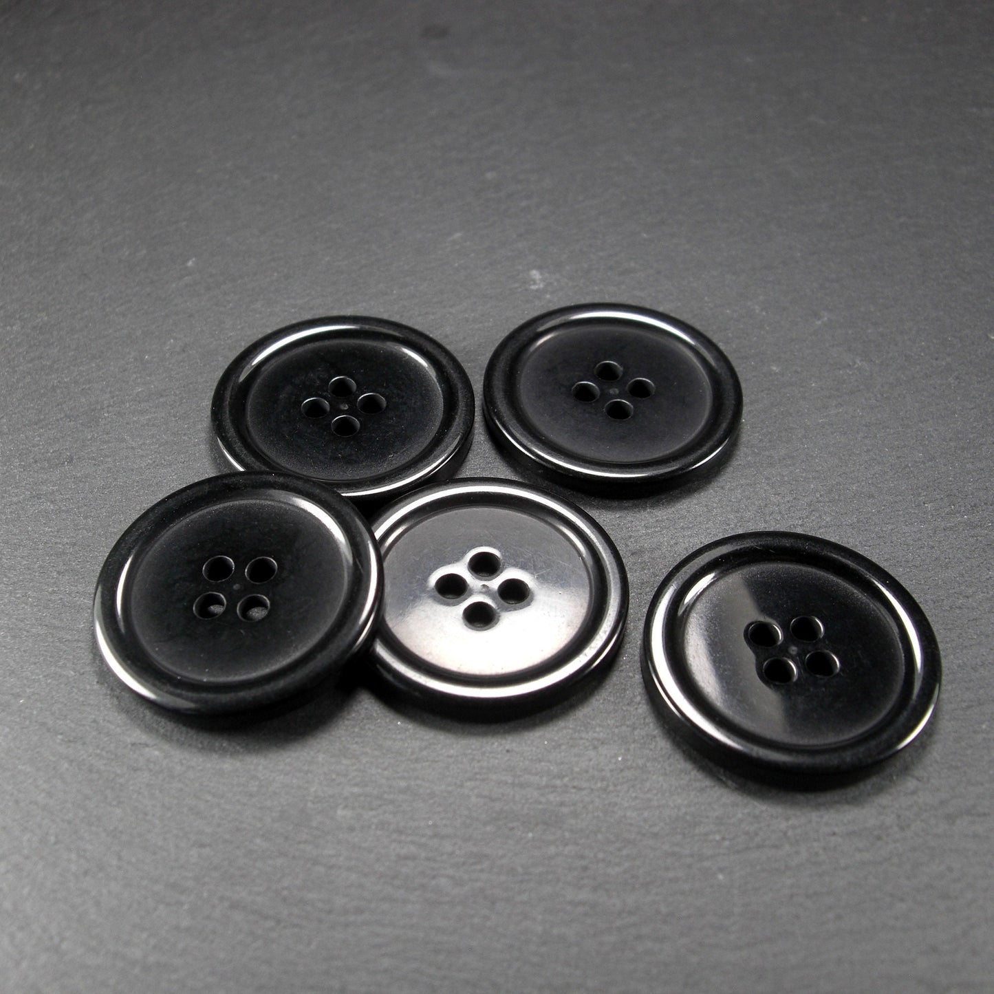 5 Knöpfe Resin, schwarz, 30 mm, 10765