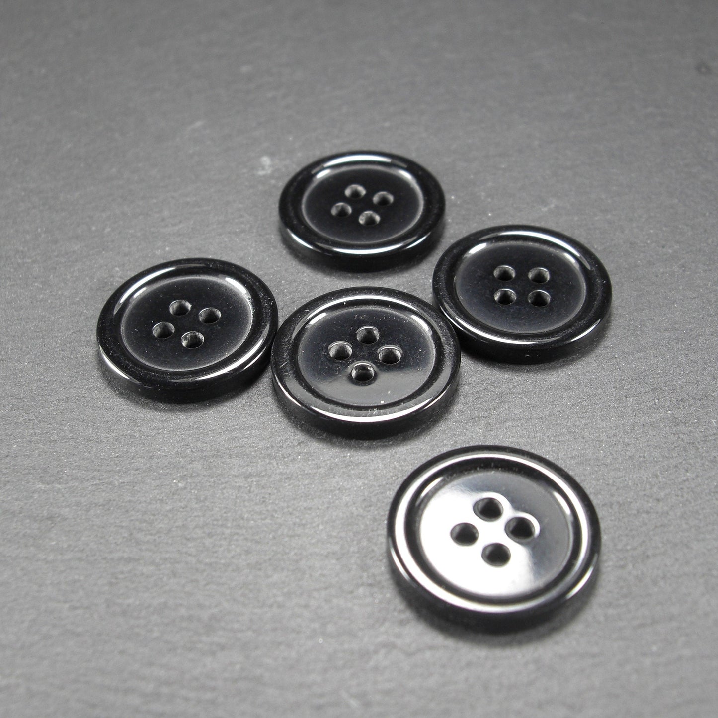 5 Knöpfe Resin, schwarz, 20 mm, 10763