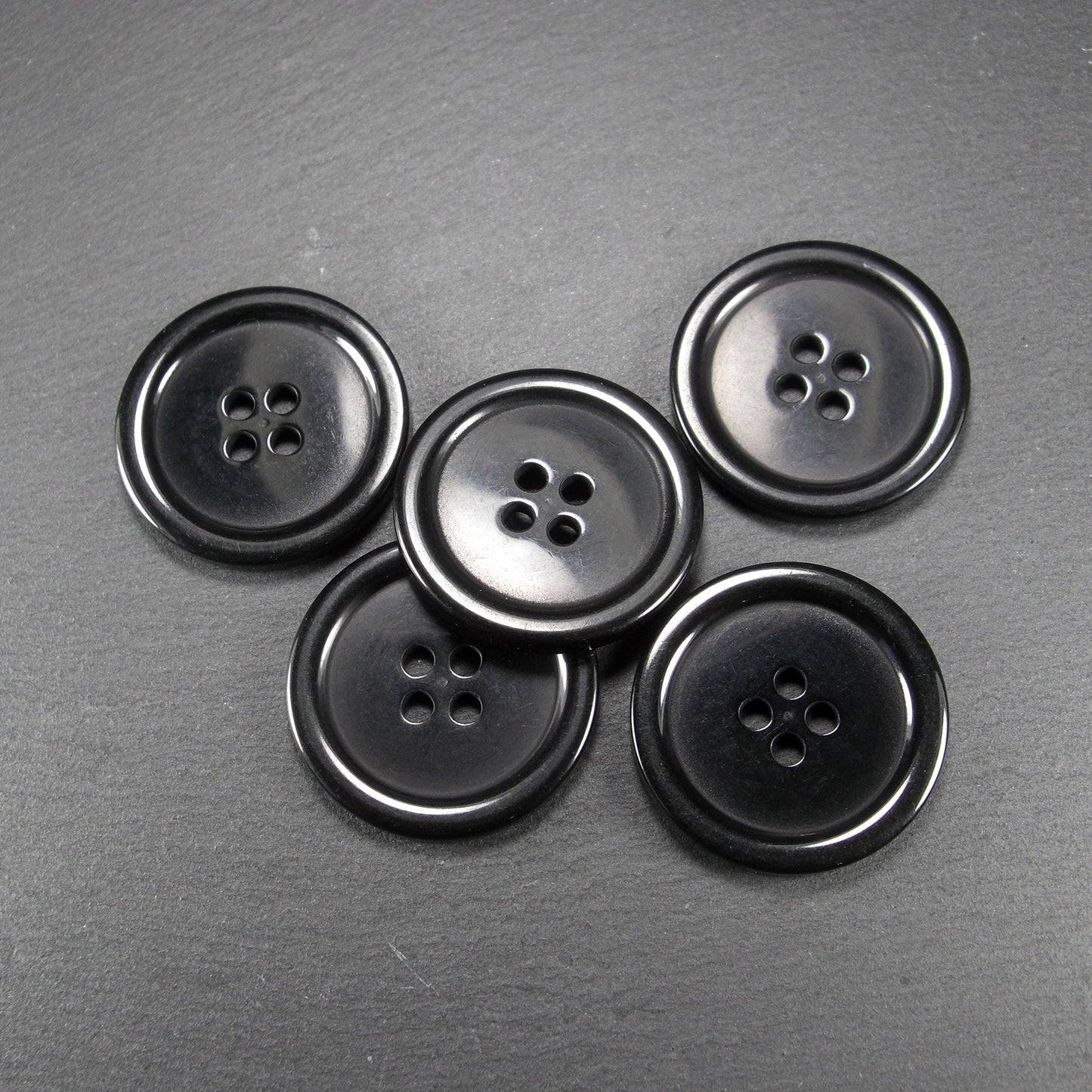 5 Knöpfe Resin, schwarz, 30 mm, 10765