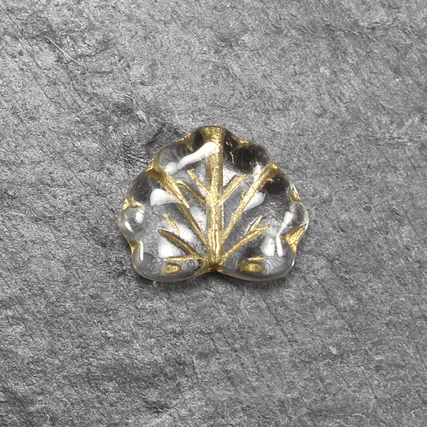 Böhmische Glasperle, Blatt, weiß/gold, 10759