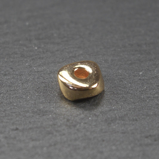 2 Perlen unregelmäßige Dreiecke, Messing, 24 Karat vergoldet, 10747